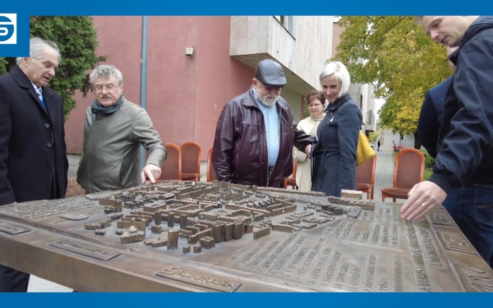Embedded thumbnail for Városmakett-avató a Városháza téren (galériával)