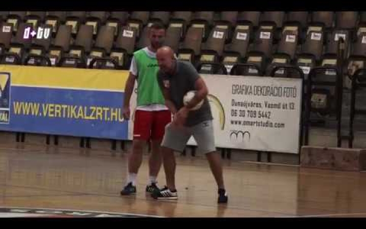 Embedded thumbnail for Készülnek a futsalosok is