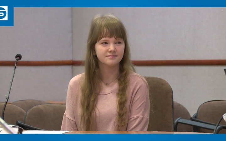 Embedded thumbnail for Diáklány az alpolgármesteri székben, rendhagyó "fordított nap" a Városházán