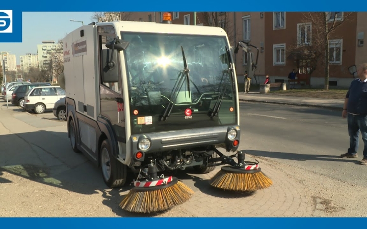 Embedded thumbnail for Korszerű takarítógép áll az utcák szolgálatába 