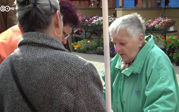 Embedded thumbnail for Sokan állították meg és kérdezgették a polgármestert a piacon