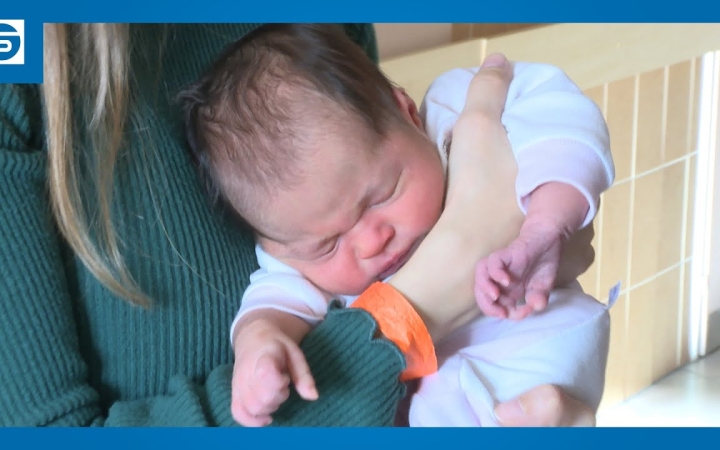 Embedded thumbnail for Zsófi az idei év első dunaújvárosi babája!