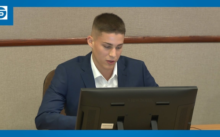 Embedded thumbnail for Fordított nap a Városházán: Hegedűs Kristóf az alpolgármesteri székben