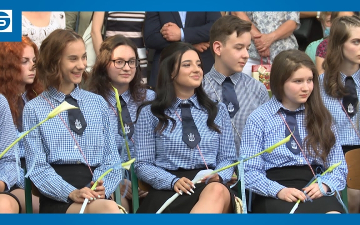 Embedded thumbnail for DSTV: elballagtak a diákok – a Móriczban is