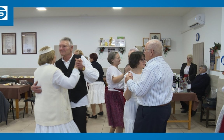 Embedded thumbnail for DSTV: találkoztak és daloltak