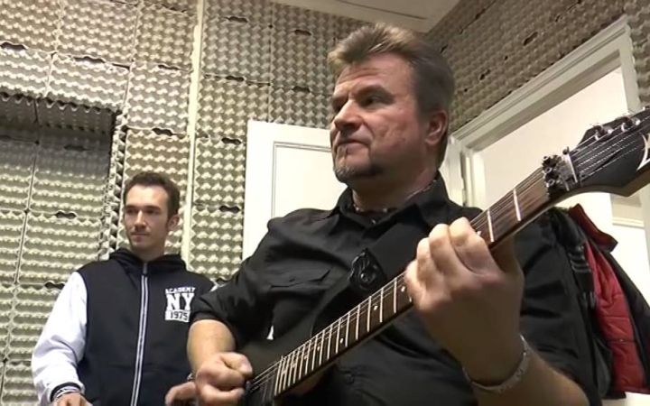 Embedded thumbnail for Csiszolódik a Zaphir - látogatóban az új banda próbáján