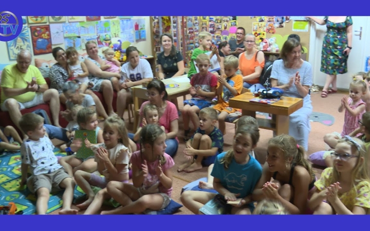 Embedded thumbnail for DSTV: papírszínház a gyerekkönyvtárban