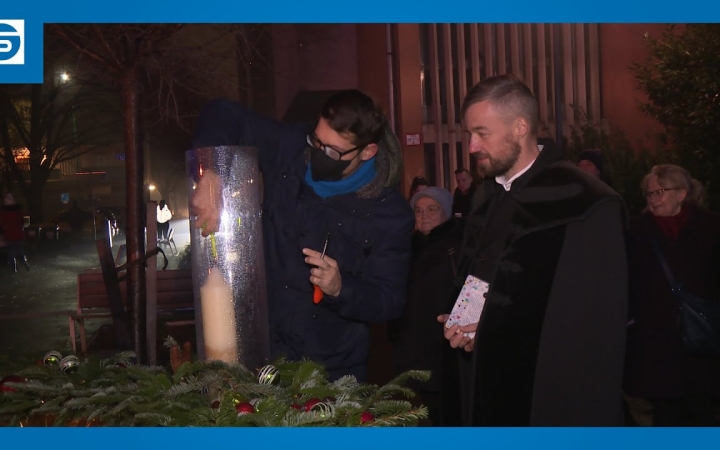 Embedded thumbnail for Meggyújtották a második adventi gyertyát (galériával)