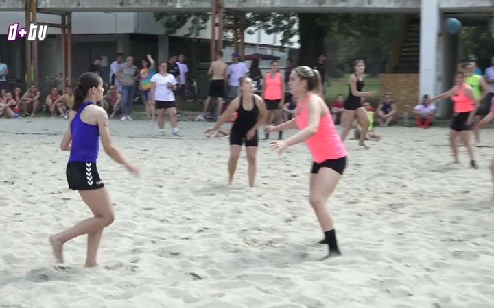 Embedded thumbnail for Versenyek a strandon