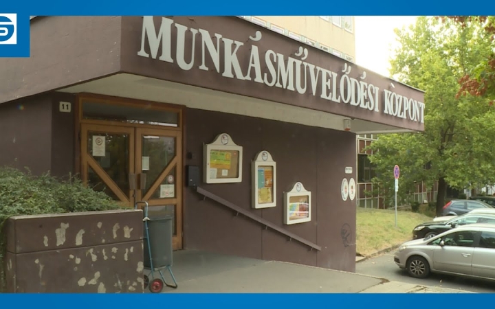 Embedded thumbnail for  Már telepítik a napelemeket az MMK-ban