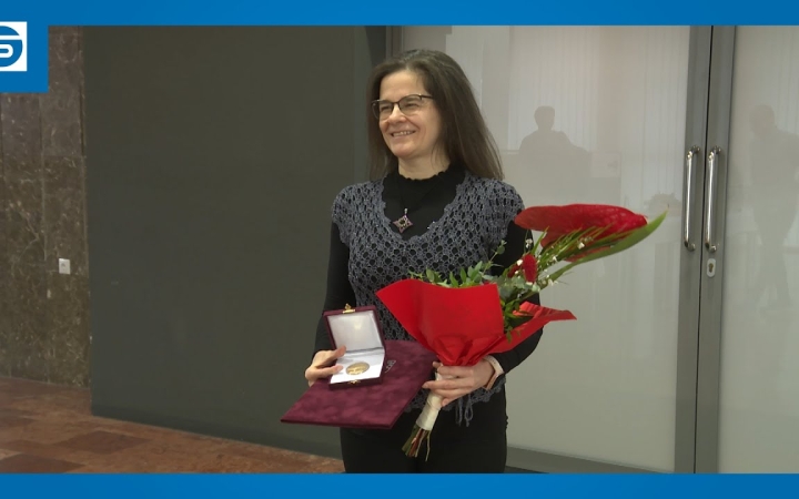 Embedded thumbnail for Salamonné Szabó Éva érdemelte a "Dunaújváros Sportjáért" díjat