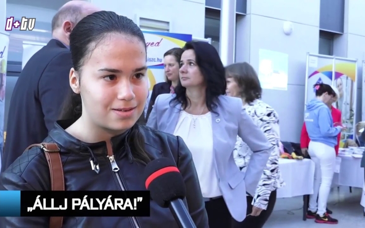 Embedded thumbnail for D+ Híradó - Pályaválasztás, Angyaldoboz