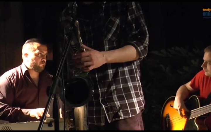 Embedded thumbnail for Parádés koncerttel nyitott a Művész jazz-terasza