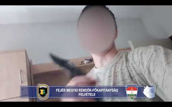 Embedded thumbnail for Megöli az első embert, akivel találkozik