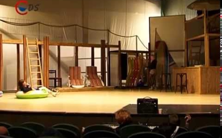 Embedded thumbnail for Zenés-táncos bolondok háza, 2 részben