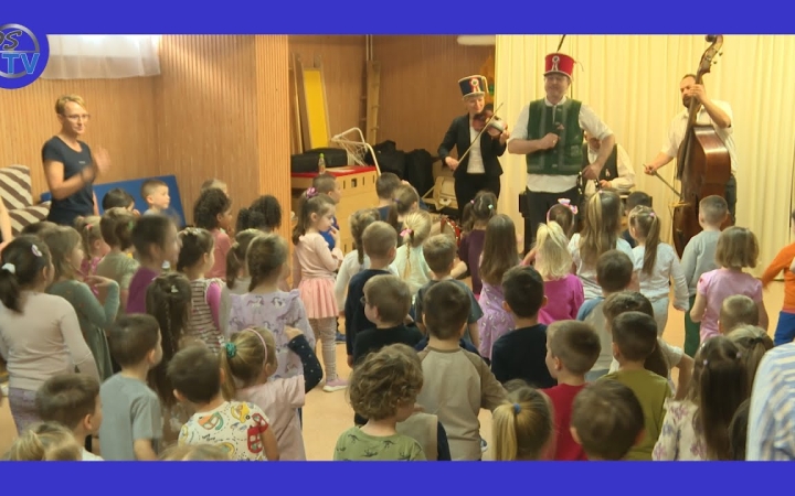 Embedded thumbnail for DSTV: táncház és toborzó a Csillagvirágban