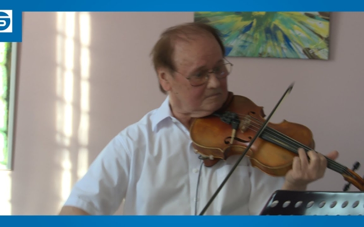 Embedded thumbnail for DSTV: zsúfolt ház és nagy siker Zenélő Cukrászdában