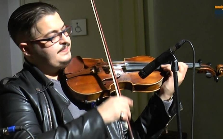 Embedded thumbnail for Virtuóz világsztárok a Művészben - Az East Gipsy Band és Tim Ries