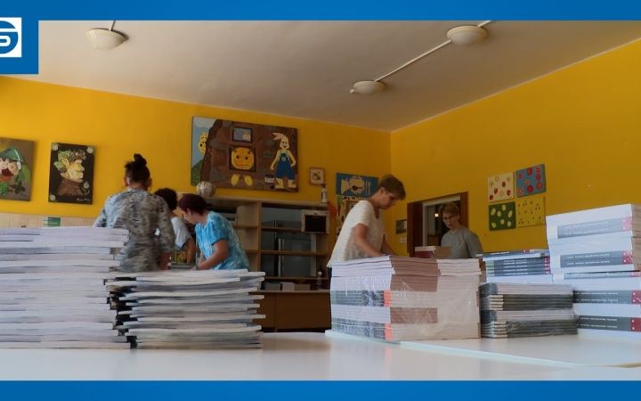 Embedded thumbnail for DSTV: megérkeztek a tankönyvek