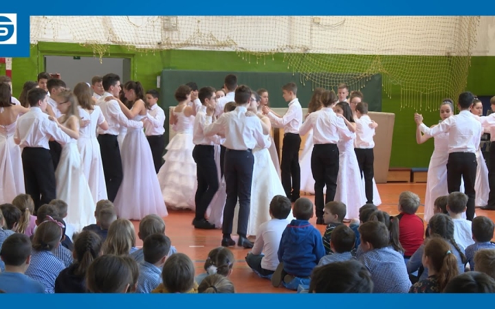 Embedded thumbnail for DSTV: énekkel, tánccal a Móriczban