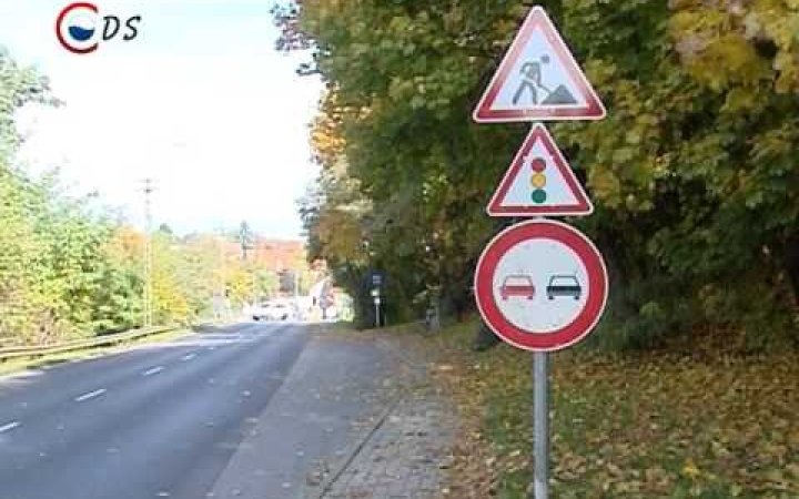 Embedded thumbnail for Százlábú-híd - beemelték az új acélkorlátot