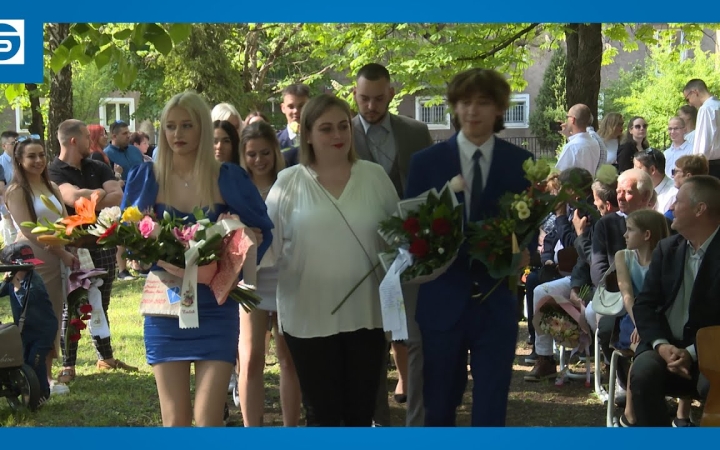 Embedded thumbnail for Verssel, dallal, szép szavakkal búcsúztak (galériával)