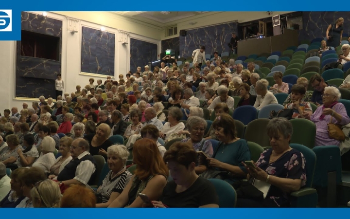 Embedded thumbnail for Tisztelet és köszönet a város idős generációjának