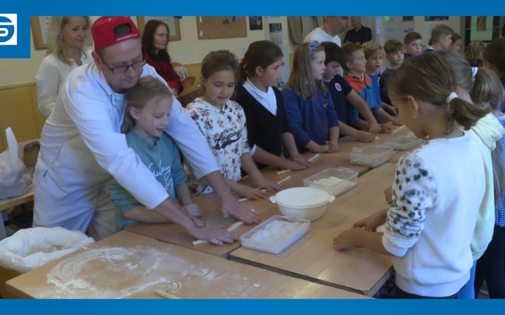 Embedded thumbnail for Szorgos kezek dagasztottak, gyúrtak