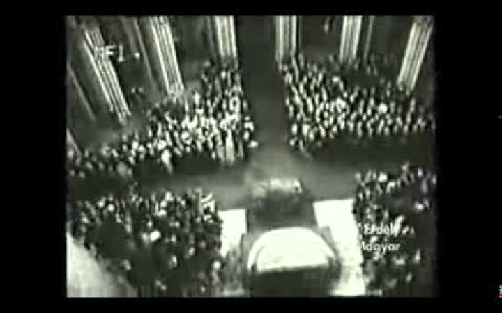 Embedded thumbnail for Negyven éve tért haza a Szent Korona