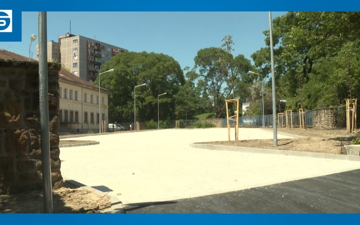 Embedded thumbnail for Már ma este parkolhatnak az autósok a volt ADU iskolánál