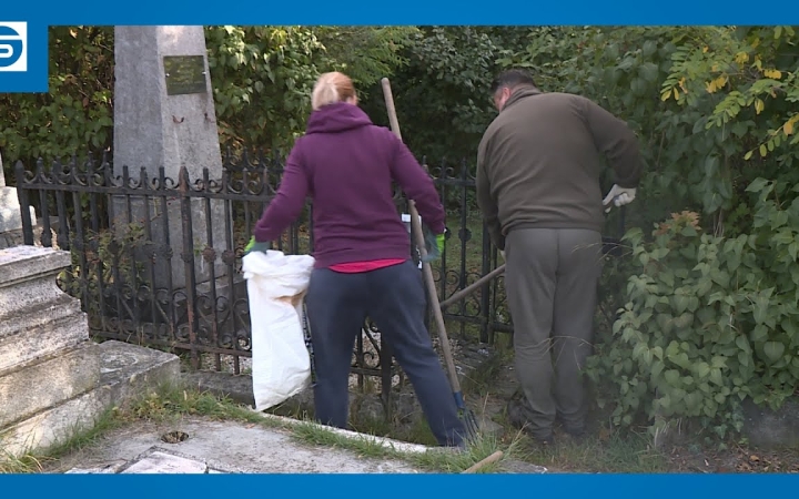 Embedded thumbnail for Sikeres volt a közösségi temetőtakarítási akció (galériával)