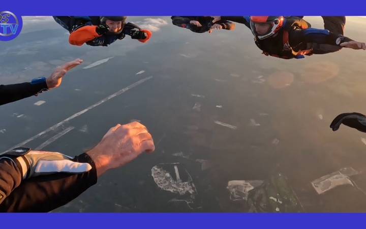 Embedded thumbnail for Elképesztő világrekord a levegőben