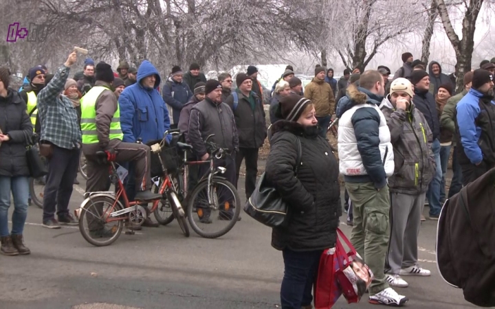 Embedded thumbnail for Béremelésért tüntettek a Vasasok