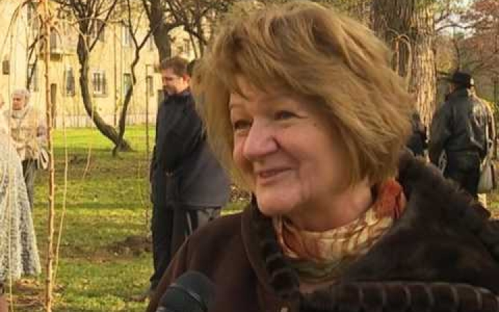 Embedded thumbnail for Anna néni ajándéka