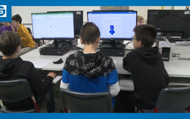 Embedded thumbnail for Tíz csapat tagjai versengtek a gépek mögött a Rudasban