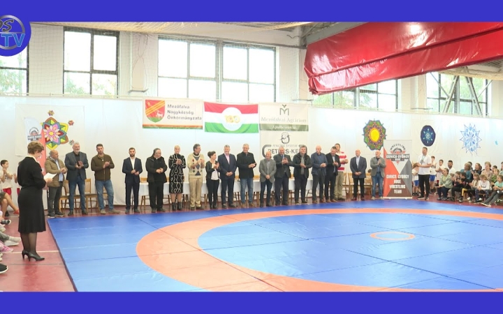 Embedded thumbnail for DSTV: átadták az új szőnyeget