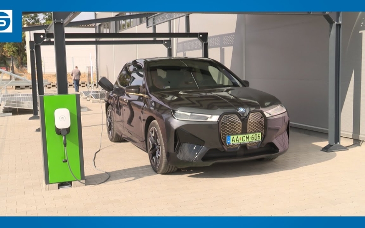 Embedded thumbnail for DSTV: beálló is, napelem és töltő is a DAV új innovációja