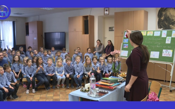 Embedded thumbnail for DSTV: élő irodalom a Móriczban