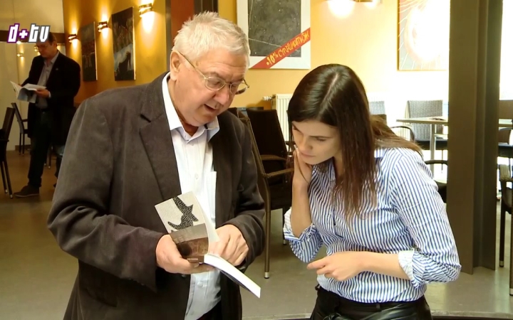 Embedded thumbnail for Könyv és folyóirat bemutató a KMI-ben