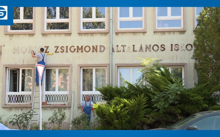 Embedded thumbnail for DSTV: új betűk a Móricz homlokzatán