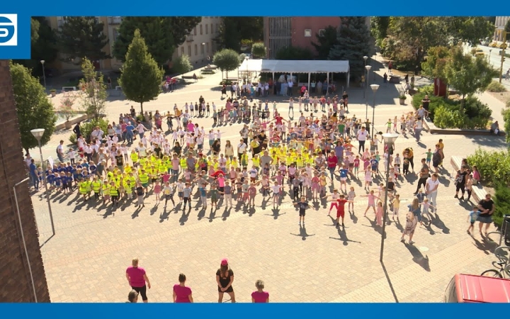 Embedded thumbnail for A fogyatékossággal élők ünnepe lett a "Fogd a kezem!" (galériával)