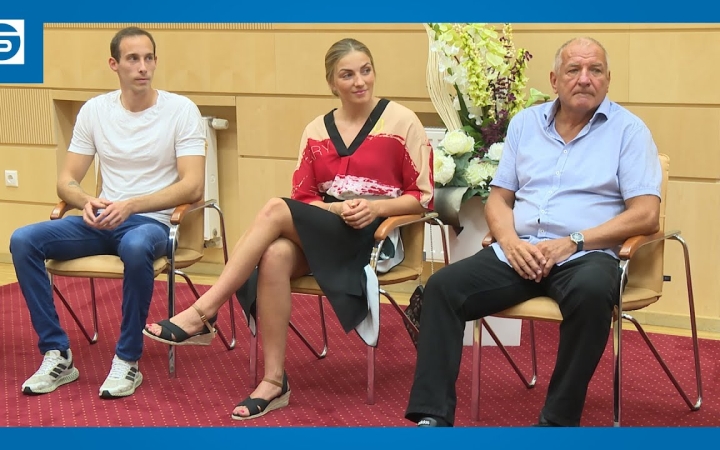 Embedded thumbnail for Hála és büszkeség: sportolók köszöntése a Városházán (galériával)