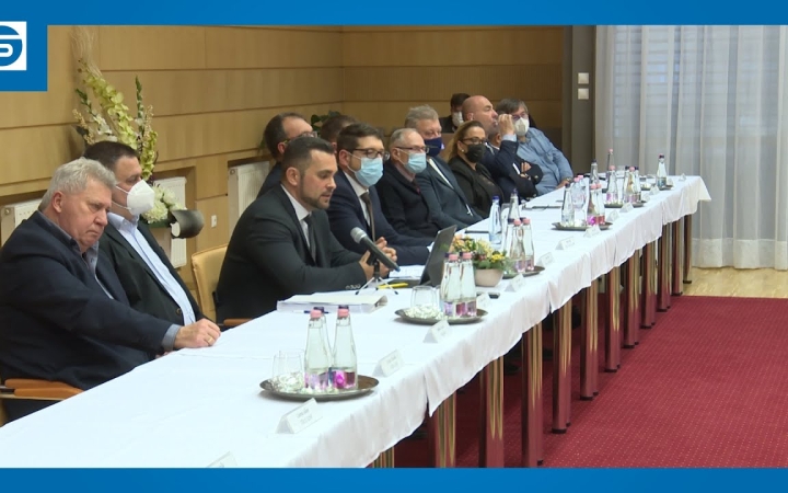 Embedded thumbnail for Tételes tájékoztatás a közmeghallgatáson (1.)