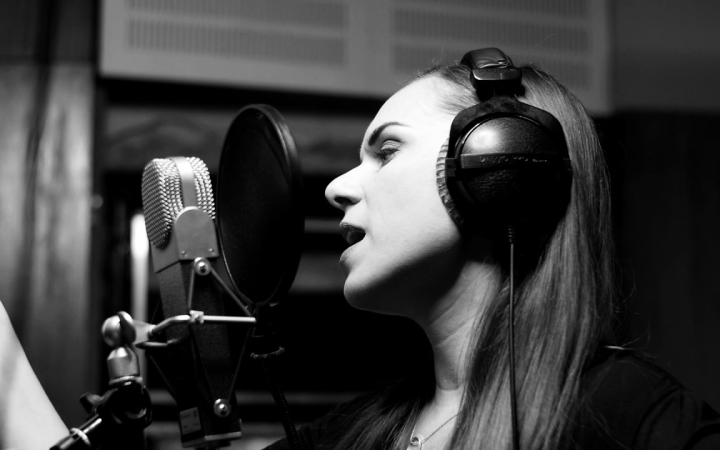 Embedded thumbnail for Énekkel és zongorával a szabadság szárnyain