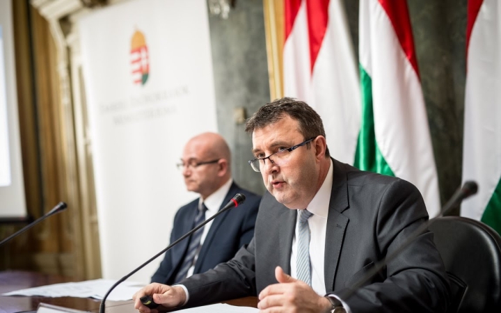 Embedded thumbnail for Több mint 100 ezren vágtak bele