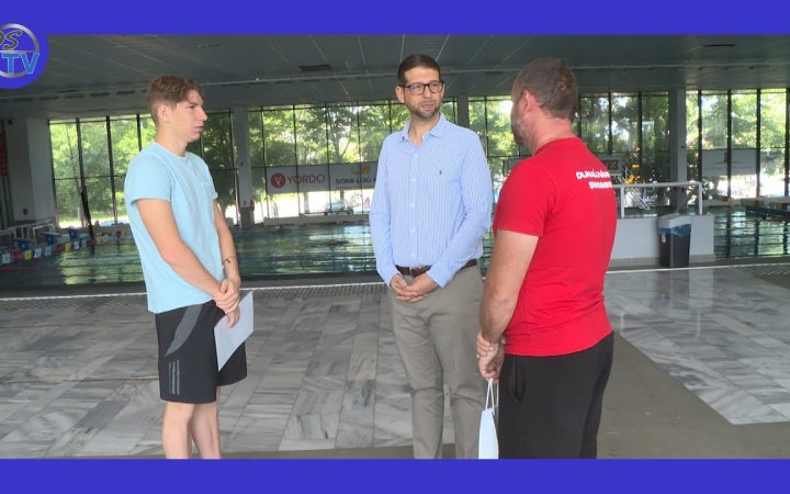 Embedded thumbnail for DSTV: letette névjegyét a felnőttek között