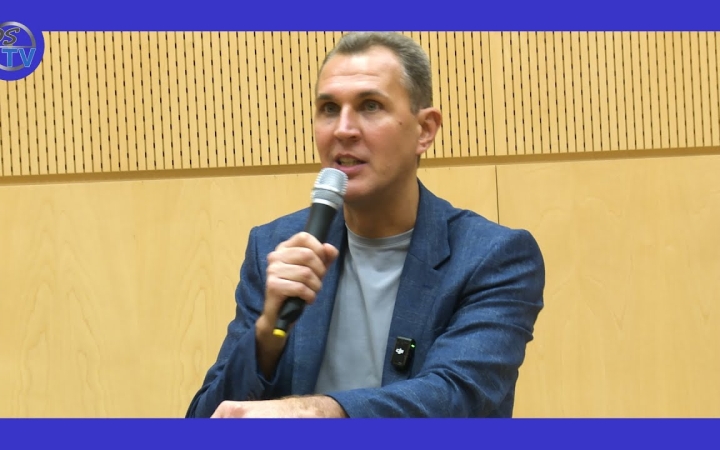 Embedded thumbnail for Dull Szabolcs politikai elemzővel folytatódott a "Dunaújvárosi Estek" sorozat 