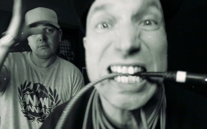 Embedded thumbnail for "Tudod, az élet szép": klip a kliptelen dalhoz – premier itt!