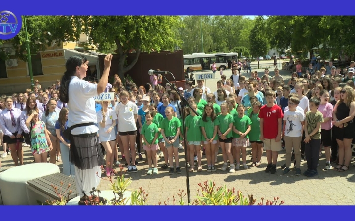 Embedded thumbnail for Közös énekszóval az összetartozás napján