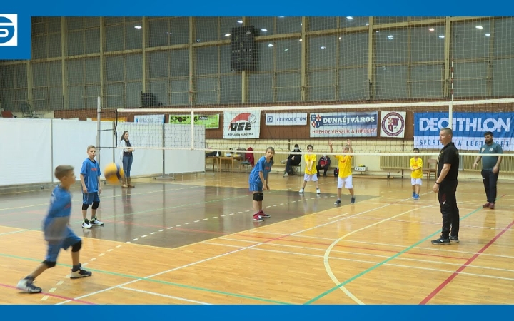 Embedded thumbnail for Röplabda: gyakoroltak a fiatalok
